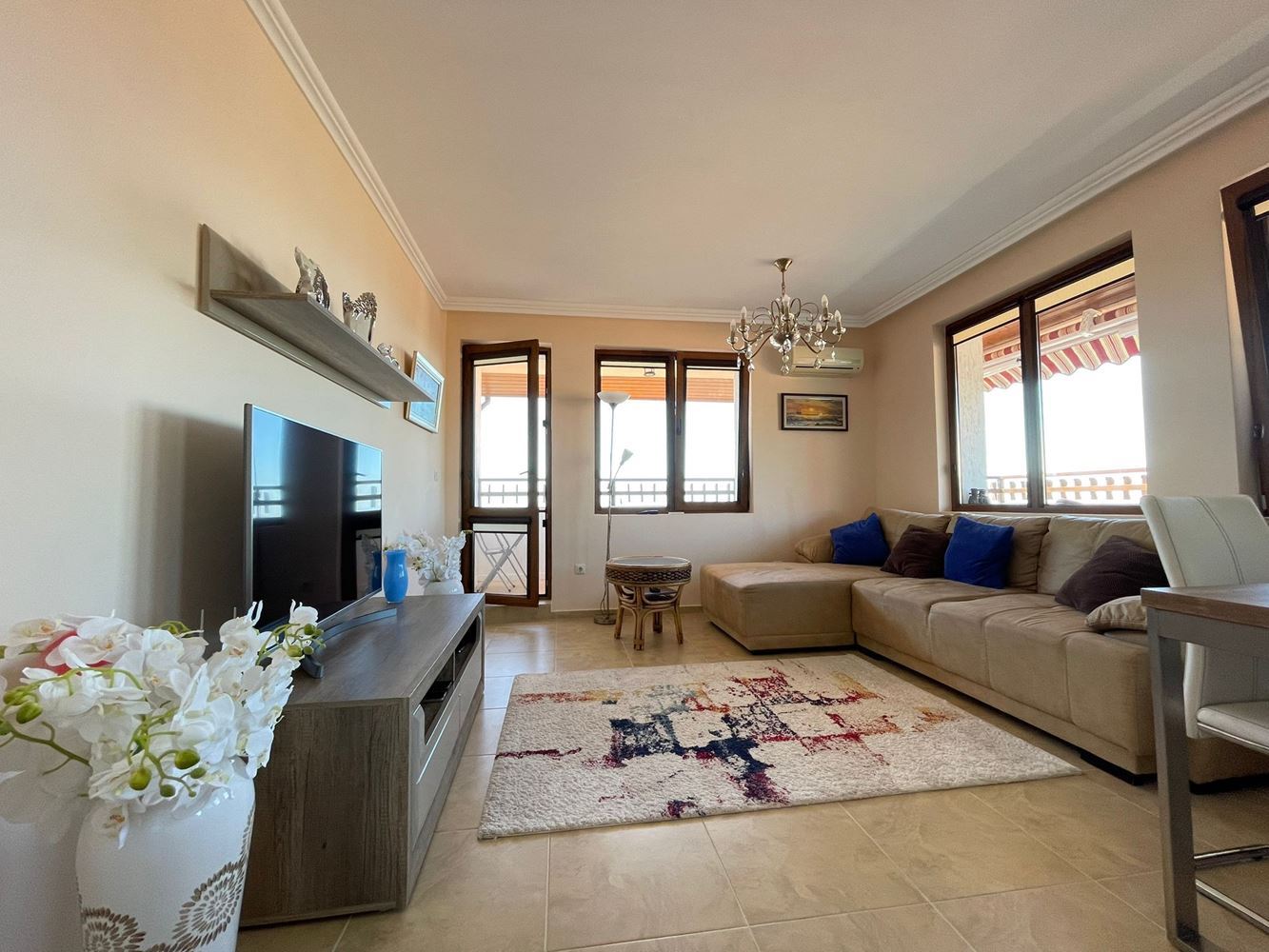 Panoramatický apartmán se třemi ložnicemi jen pár kroků od moře a jachtařského přístavu ve Sveti Vlas