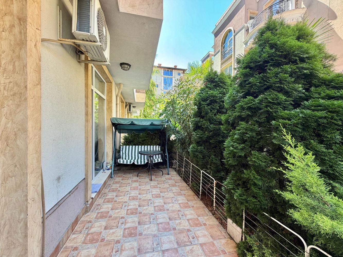 Apartmán s jednou ložnicí a vlastní zahrádkou v Ravdě – pouze 200 m od moře