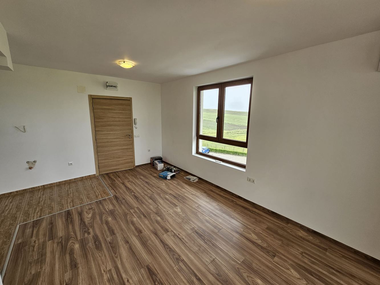 Dvoupokojový apartmán s panoramatickým výhledem v klidném komplexu u Aheloy