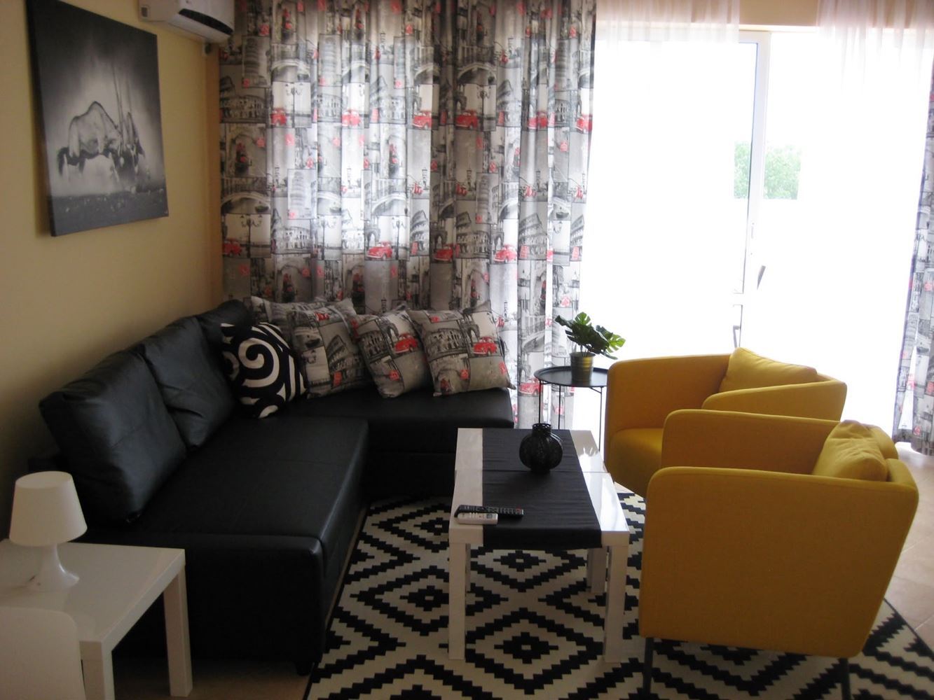 Slunečné pobřeží: Plně zařízený a vybavený apartmán se dvěma ložnicemi ve výborně udržovaném komplexu