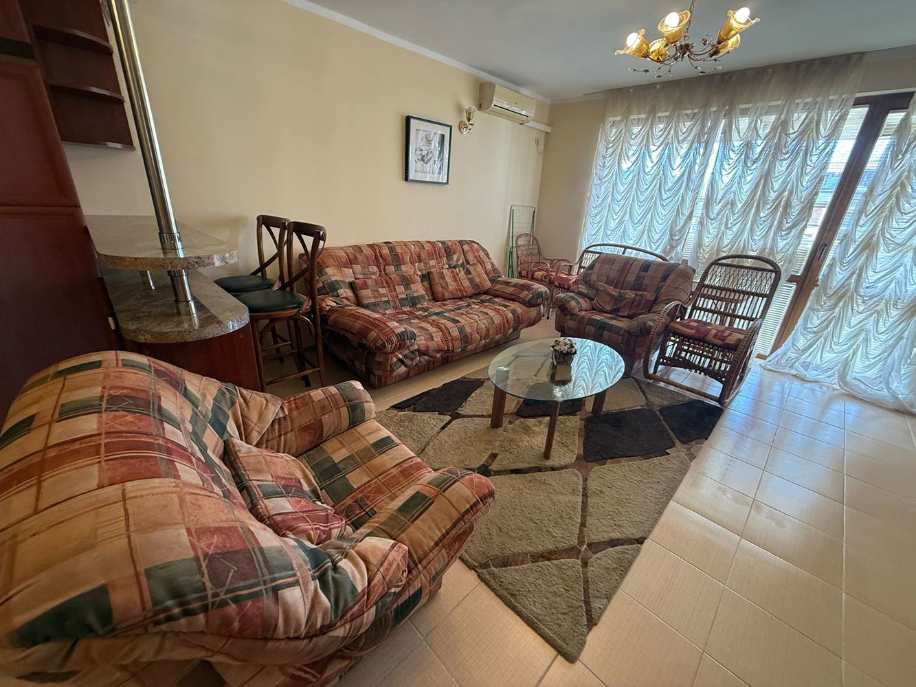 Prostorný dvoupokojový apartmán v Sunny Beach – komfort, příroda a nízký poplatek za údržbu