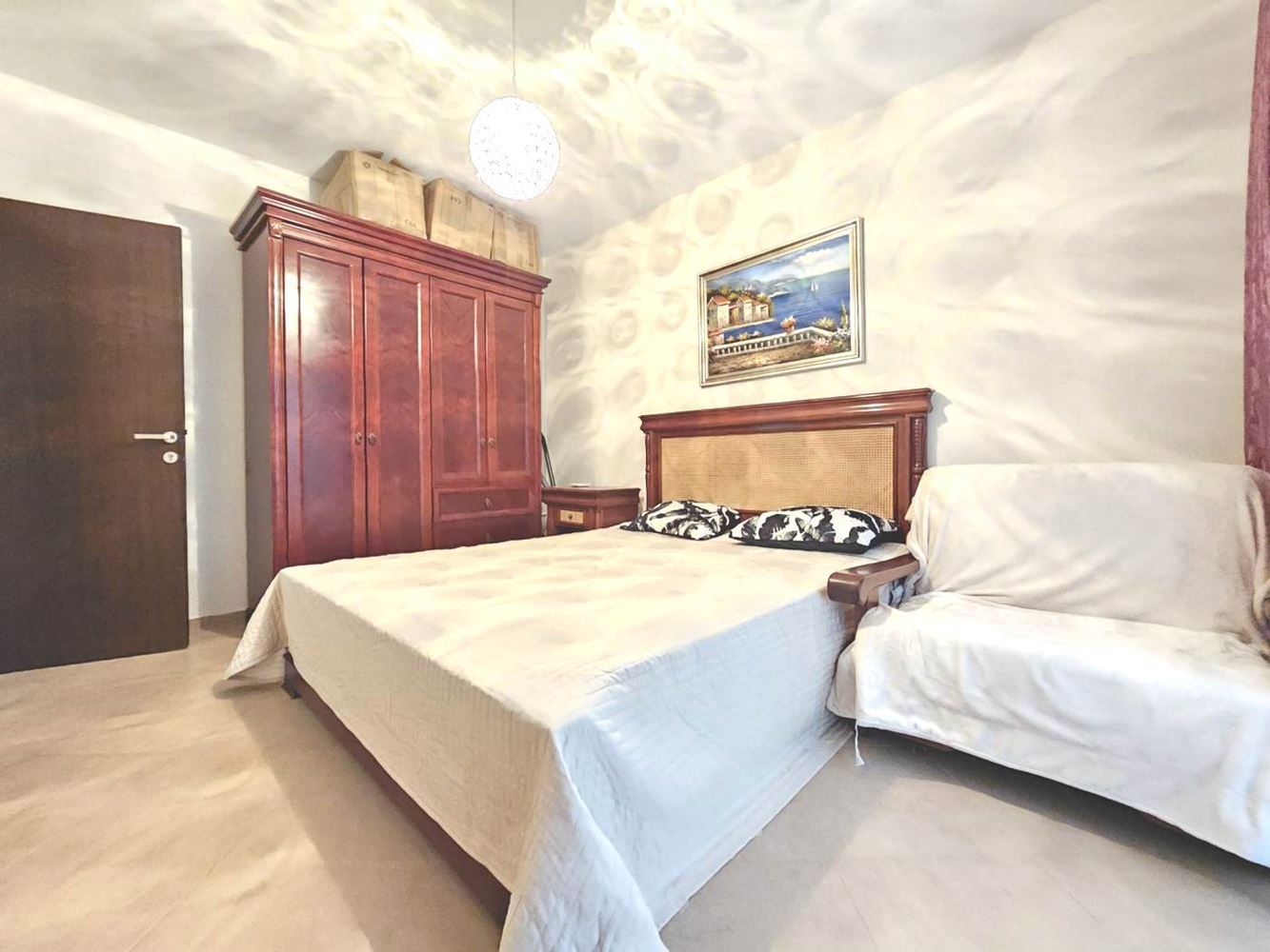 Třípokojový apartmán v přízemí s přímým přístupem k bazénu v luxusním komplexu ve Slunečném pobřeží
