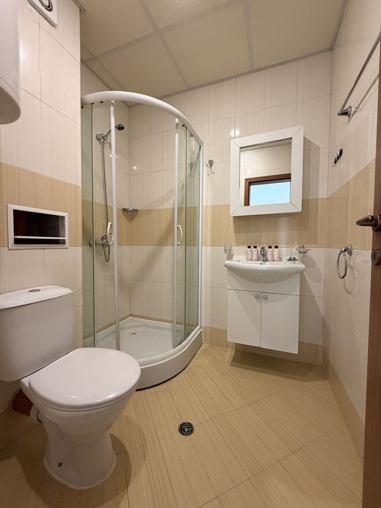 Prostorný apartmán se dvěma ložnicemi ve Slunečném pobřeží – panoramatický výhled a klidná lokalita