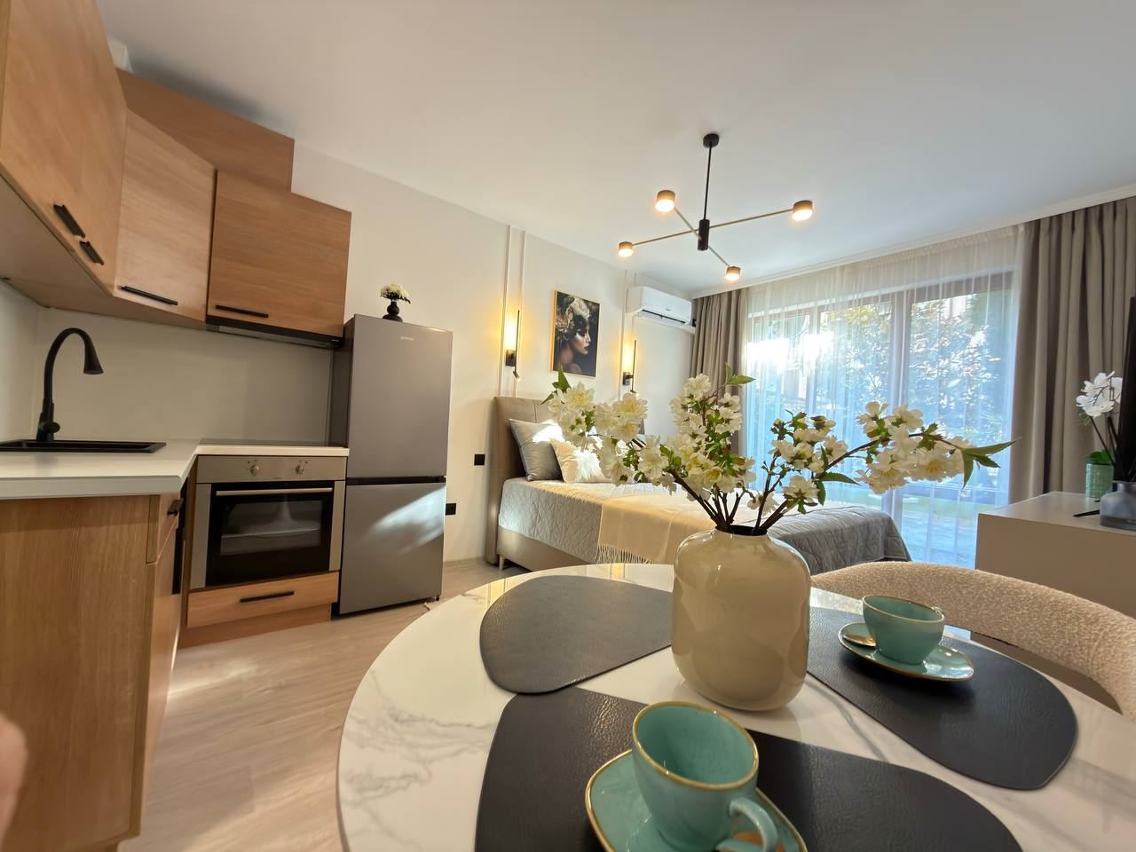 Stylový a útulný apartmán s přímým vstupem k bazénu – moderní studio v uzavřeném komplexu 300 m od moře