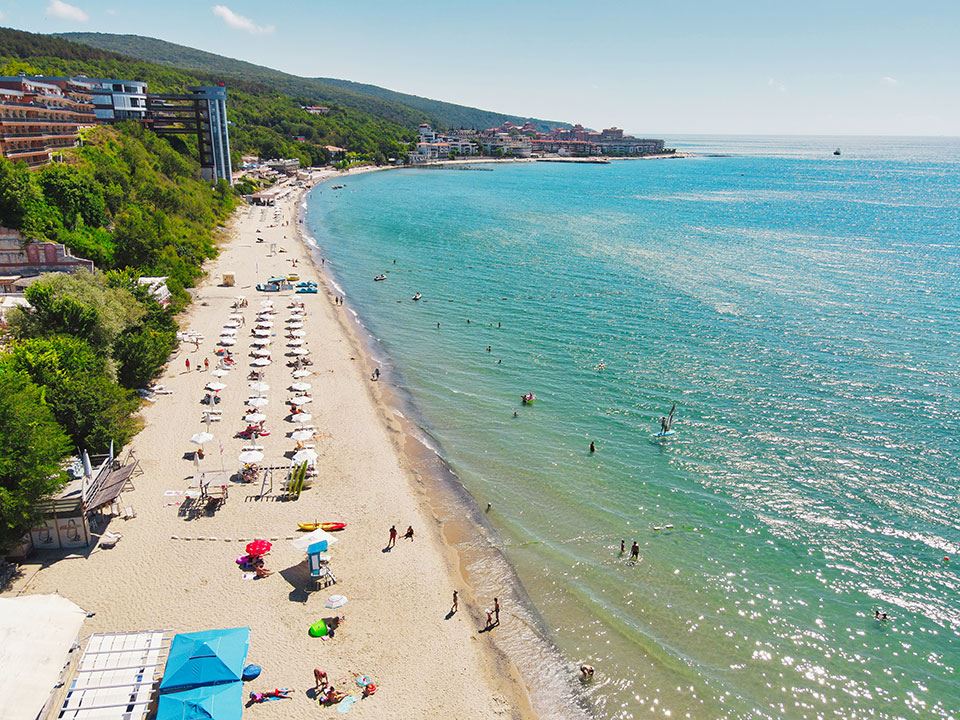Nádherný apartmán s jednou ložnicí ve Sveti Vlas s výhledem na moře – vynikající investice jen pár kroků od pláže