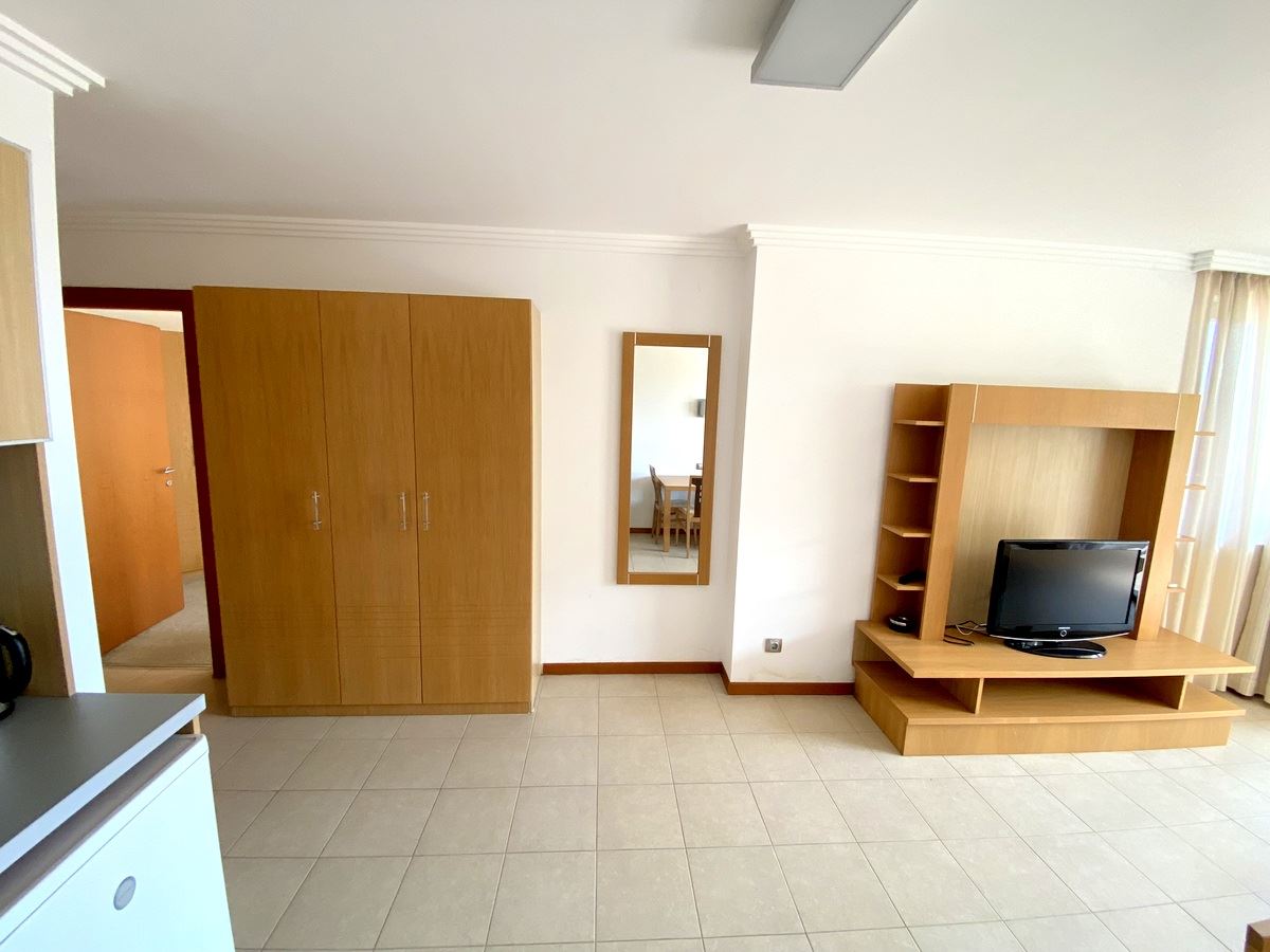 Dvoupokojový byt (s jednou ložnicí) v první linii u moře v Ravda – luxus, příroda a výhled na bazén