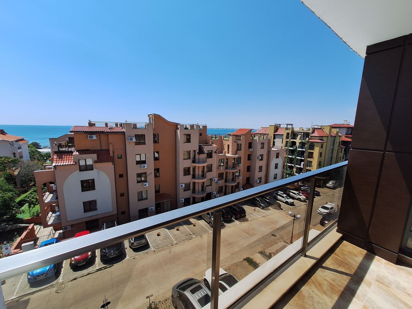 Prostorný apartmán se dvěma ložnicemi a parkovacím místem 200 metrů od moře ve Sveti Vlas