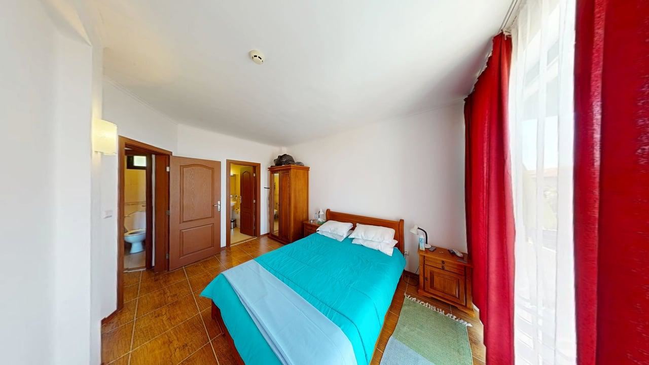 Prostorný apartmán s jednou ložnicí a výhledem na moře v oblasti Slunečného pobřeží