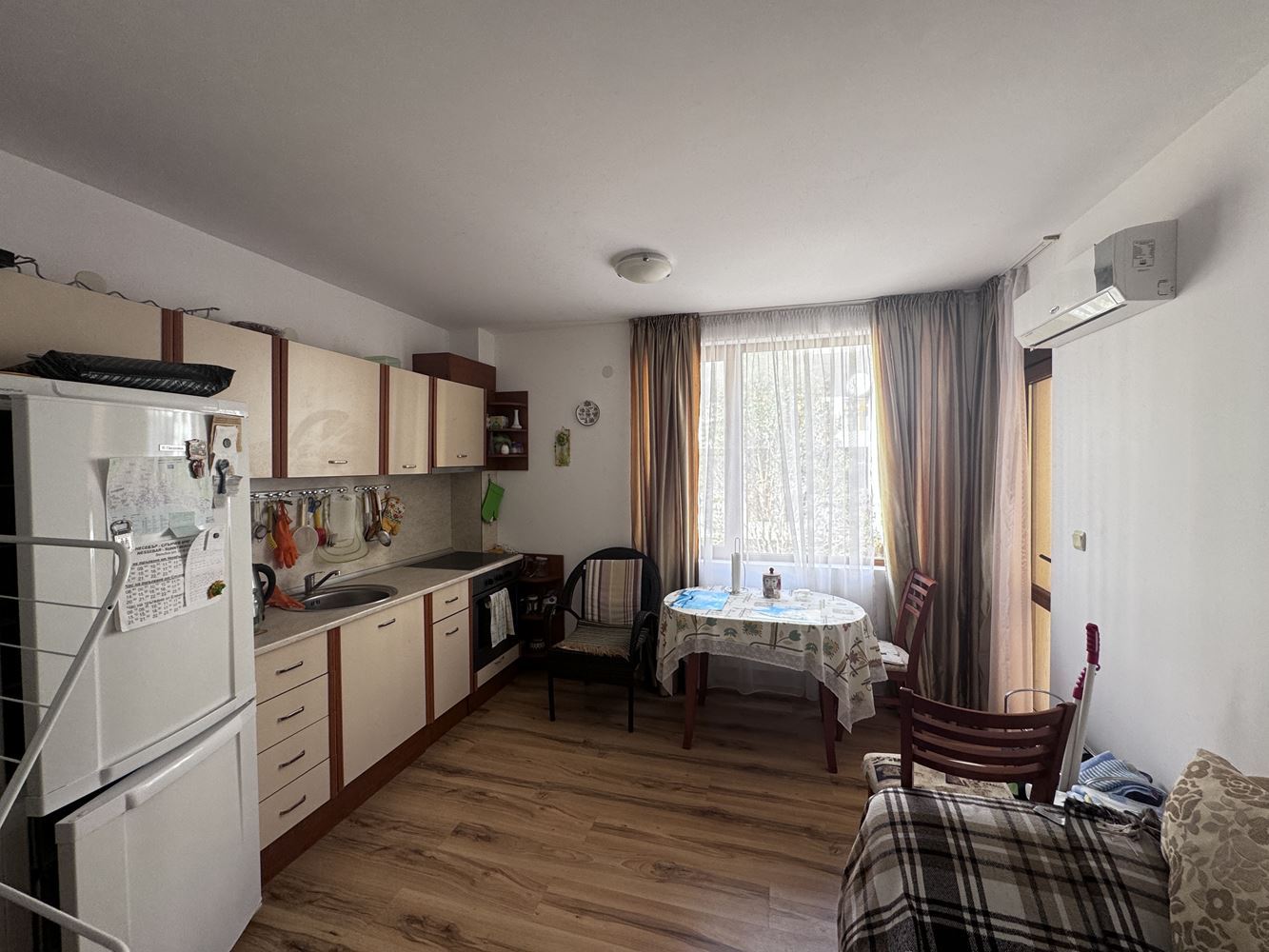 Dvoupokojový byt (s jednou ložnicí) s přímým přístupem k bazénu v komplexu „Viktorio“, Sveti Vlas – komfort a dovolená atmosféra