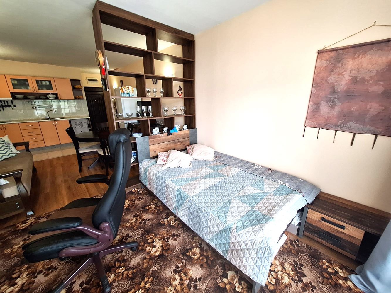 Prostorný a plně zařízený apartmán s jednou ložnicí v blízkosti pláže