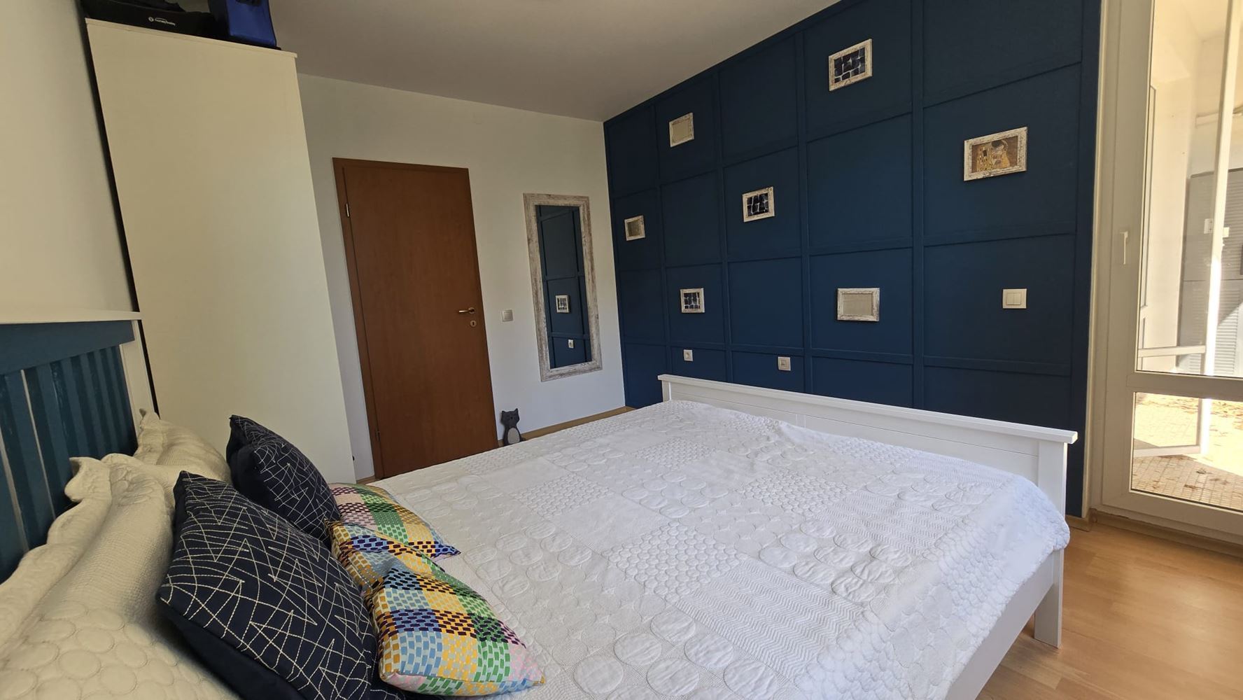 Stylový apartmán s jednou ložnicí v elitním komplexu ve Sveti Vlas – komfort, klid a celoroční pohodlí