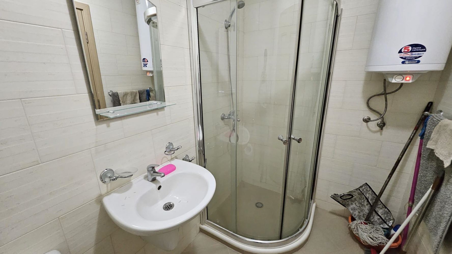 Prostorný apartmán s jednou ložnicí s výhledem na bazén v moderním komplexu na Slunečném pobřeží