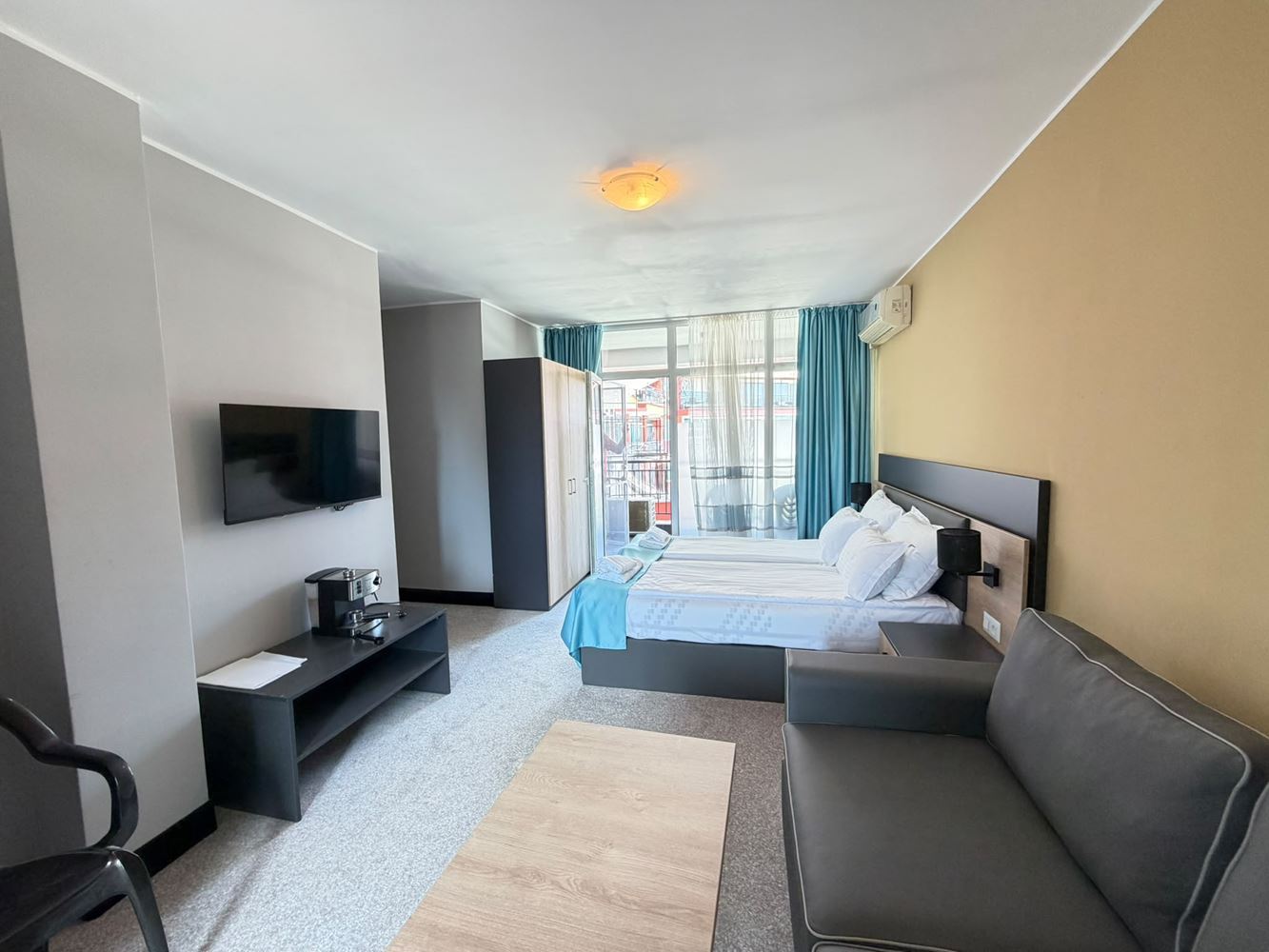 Luxusní apartmán v první linii u moře na Slunečném pobřeží s přímým výhledem na moře