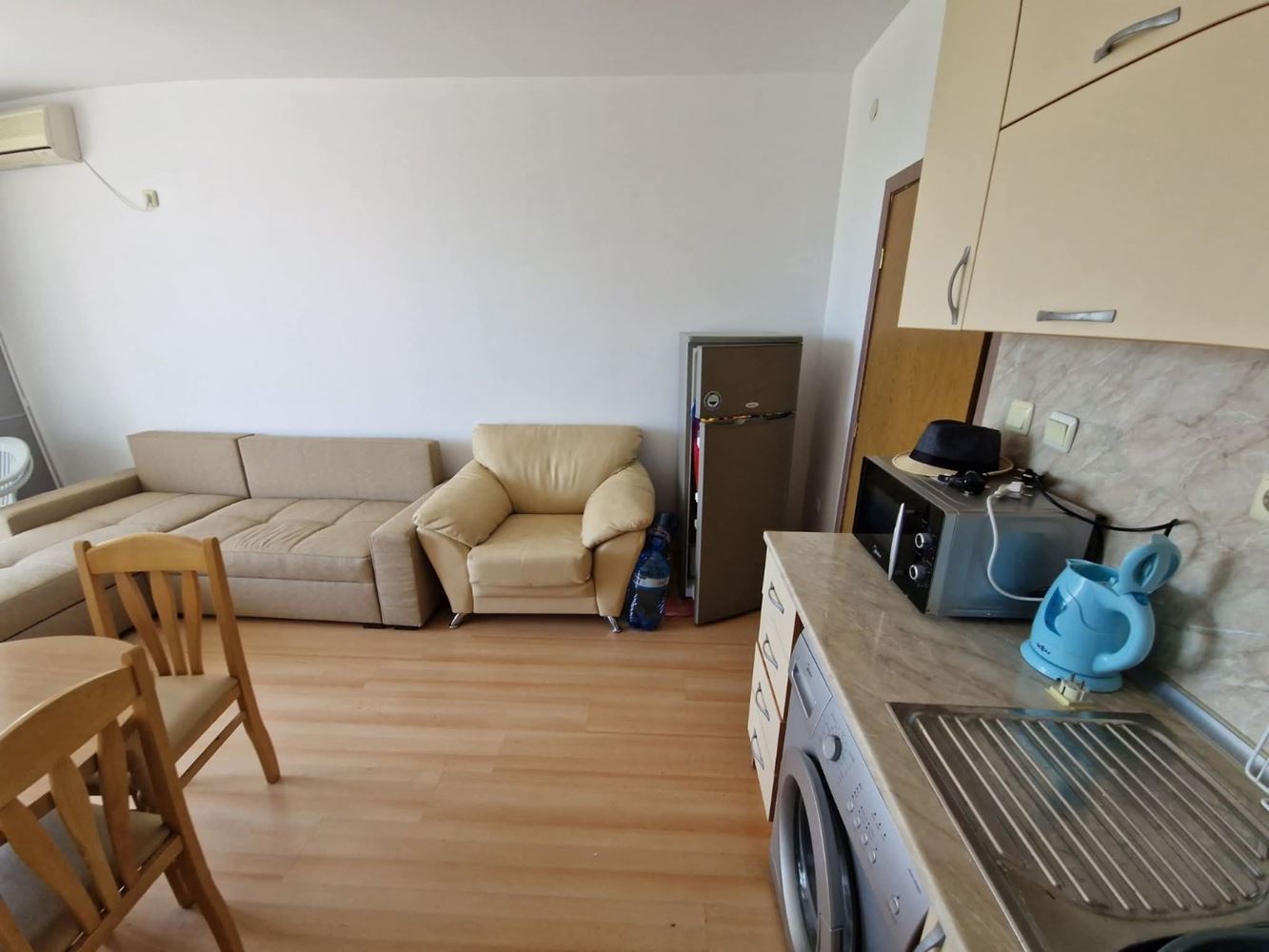 Apartmán s jednou ložnicí s výhledem na bazén v perfektně udržovaném komplexu – ideální pro dovolenou i investici