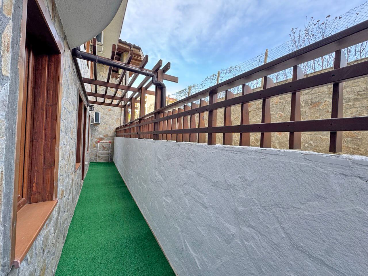 Prostorný dvoupokojový apartmán v prestižním komplexu v Sveti Vlas – 200 metrů od moře