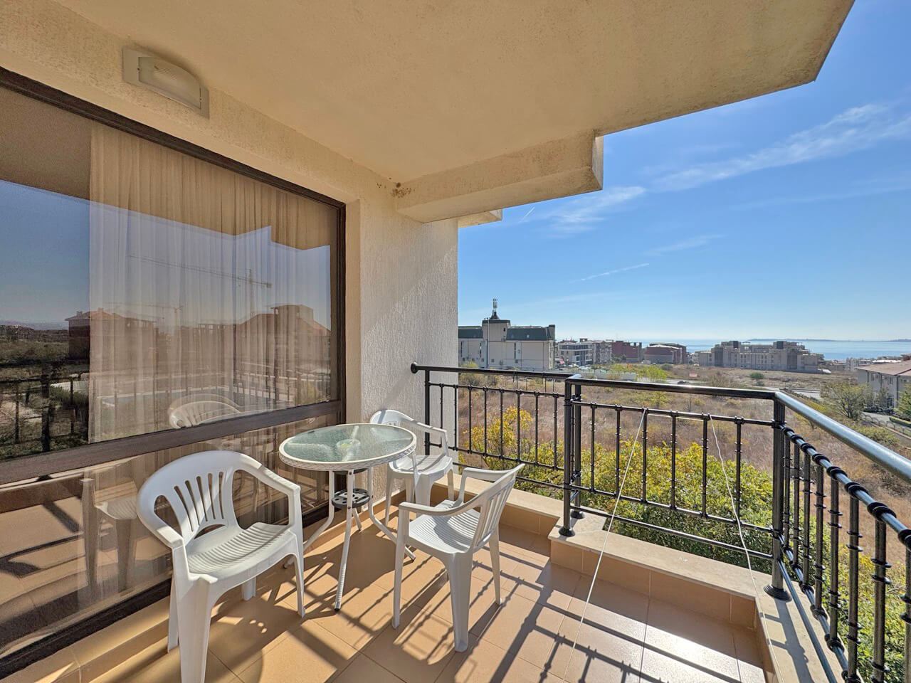 Apartmán s jednou ložnicí a výhledem na moře ve Sveti Vlasu – luxus, bazény a SPA vybavení po celý rok