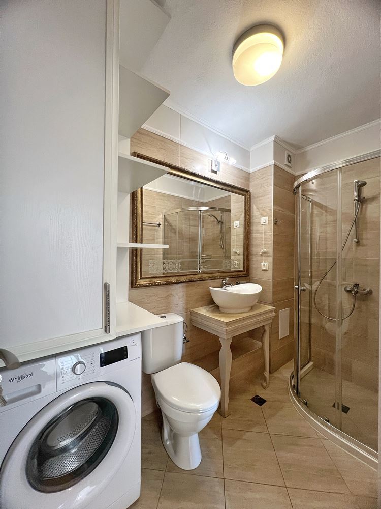 Luxusní apartmán s jednou ložnicí a výhledem na moře v prestižním komplexu 200 metrů od pláže ve Sveti Vlas