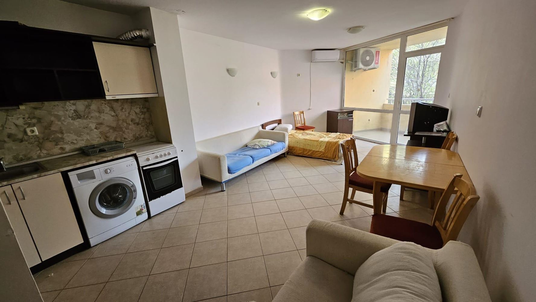 Byt s jednou ložnicí 200 m od pláže ve Slunečném pobřeží – skvělá poloha a investiční potenciál