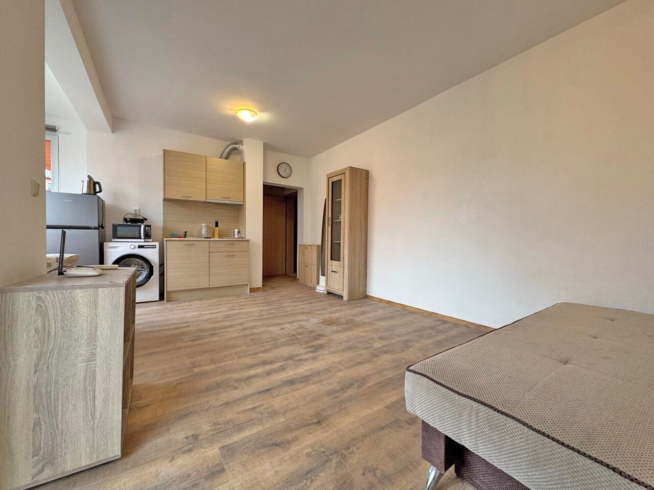 Byt s jednou ložnicí s výhledem na bazén v prestižním komplexu v Slunečném pobřeží