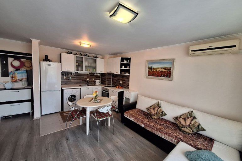 Útulný apartmán s jednou ložnicí 200 metrů od pláže v Ravdě – komfort a klid ve skvělé nemovitosti u moře