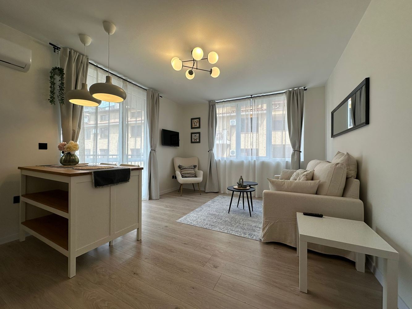 Luxusně zařízený apartmán s jednou ložnicí bez poplatku za údržbu na Slunečném pobřeží