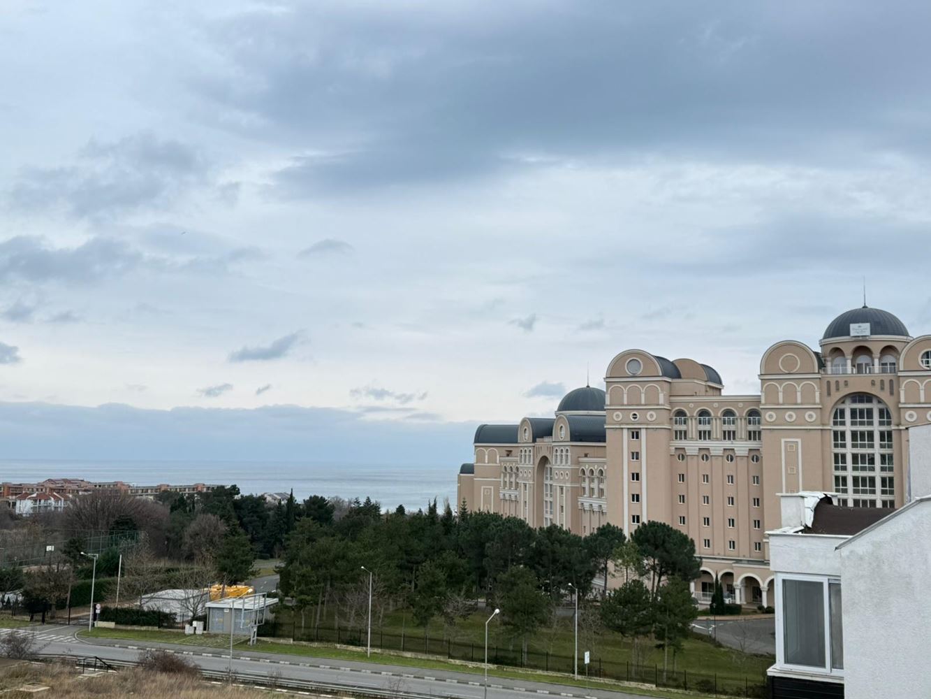 Dvouložnicový apartmán s výhledem na moře ve Sveti Vlas – skvělá investice do hotové nemovitosti
