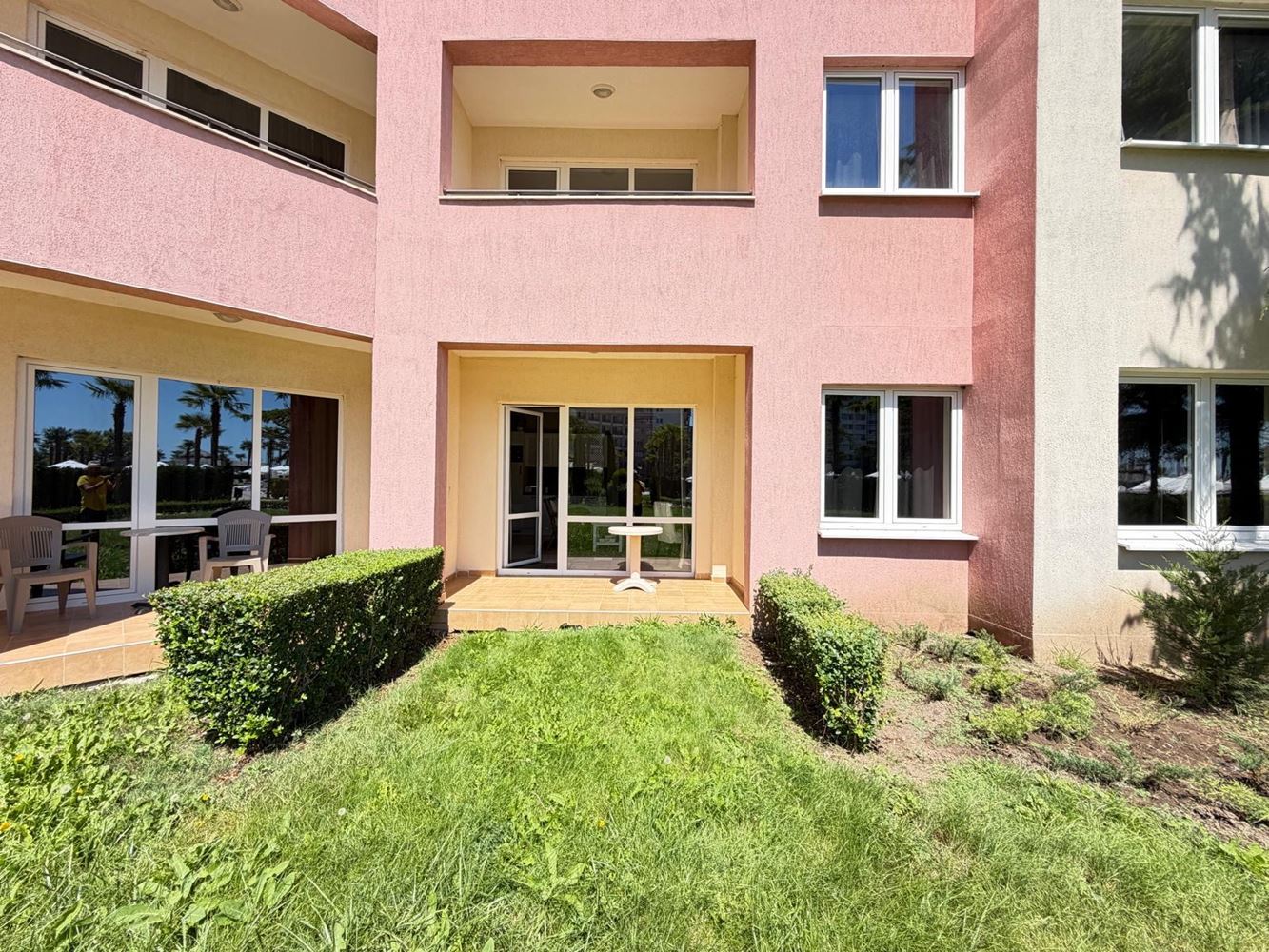 Apartmán s jednou ložnicí s přímým vstupem k bazénu v Sunny Beach – luxus, prostornost a prvotřídní vybavení