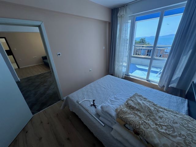 Život v první linii – prostorný byt se třemi ložnicemi s čelním výhledem na moře v Pomorie