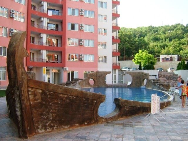 Apartmán s jednou ložnicí na první linii u moře v hlídaném komplexu v Elenite