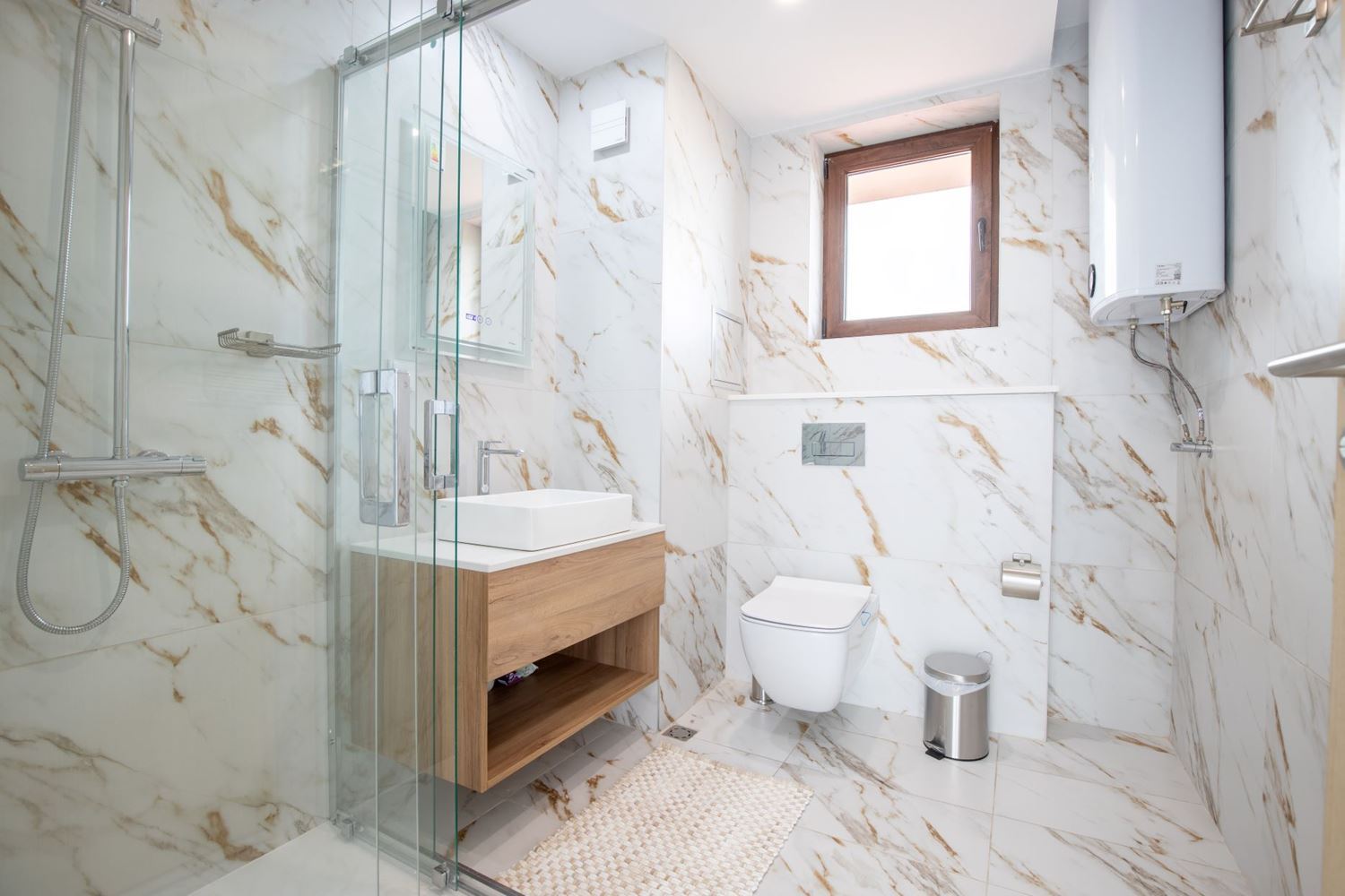 Luxusní apartmán s jednou ložnicí 50 m od moře v moderním komplexu v Aheloy