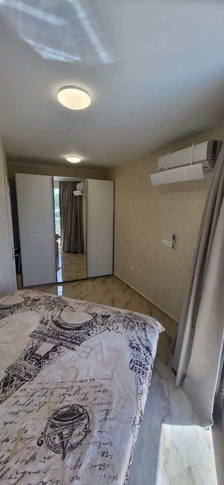 Apartmán se dvěma ložnicemi a velkou panoramatickou terasou ve stylovém komplexu v Sunny Beach
