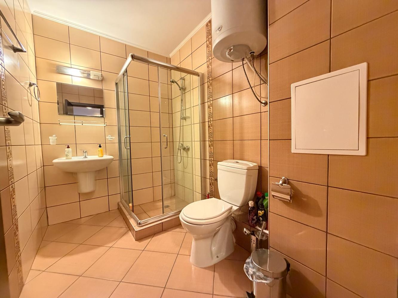 Prostorný třípokojový apartmán v Nesebaru – plně zařízený, v klidné a rychle se rozvíjející oblasti u moře