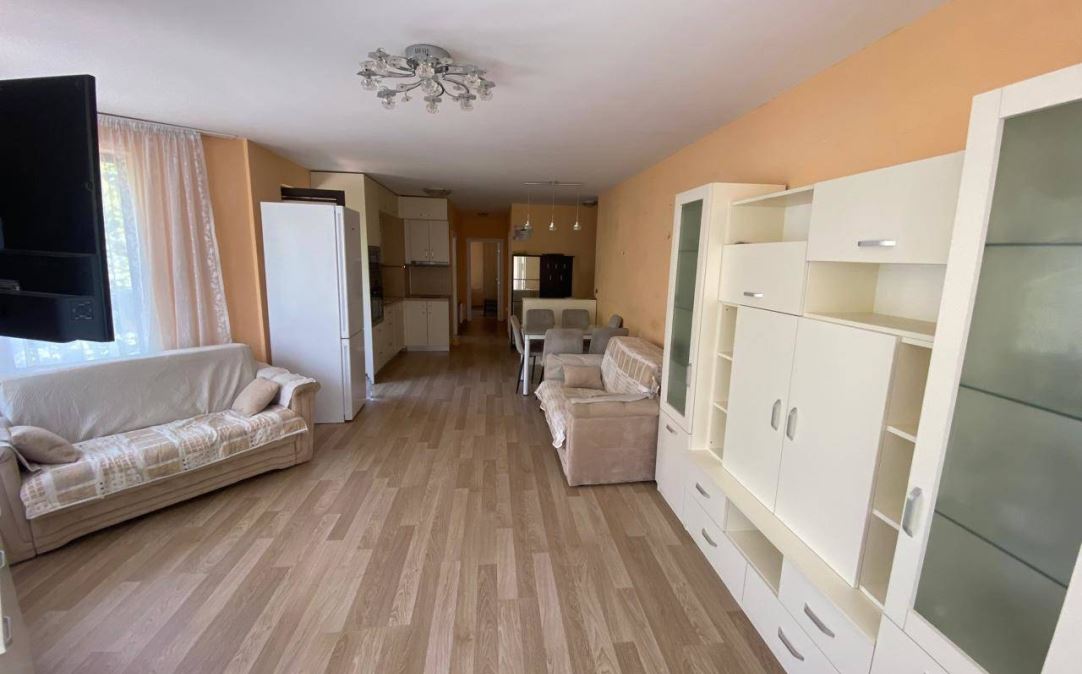 Apartmán se dvěma ložnicemi 50 metrů od pláže v Ravdě – moderní budova, komfort a vynikající poloha