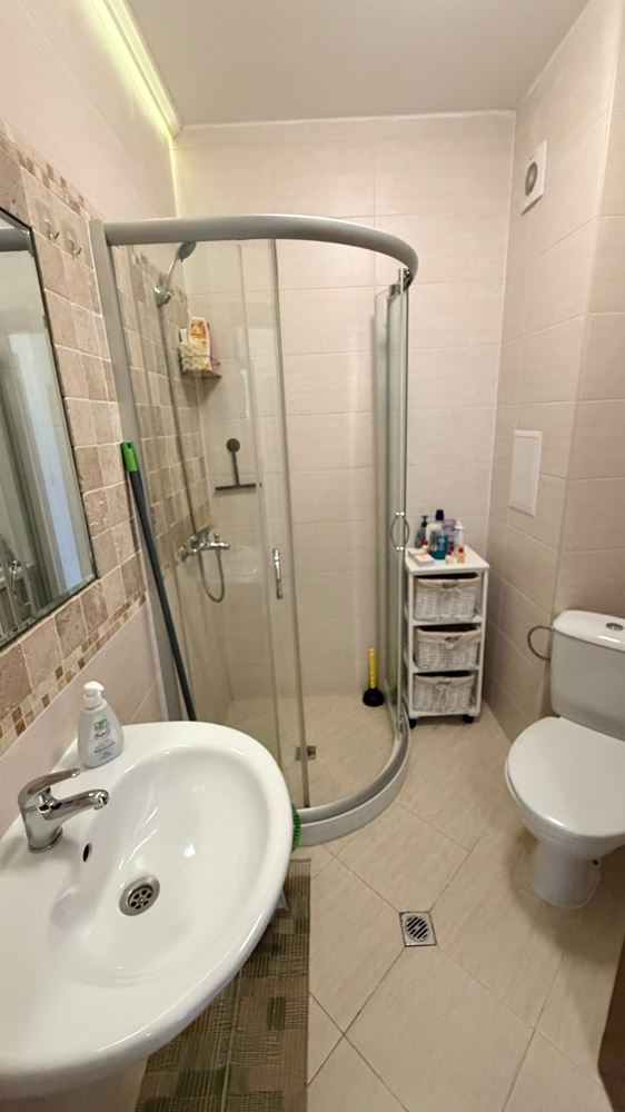 Dvouložnicový apartmán s panoramatickým výhledem, jen krok od moře v Ravdě