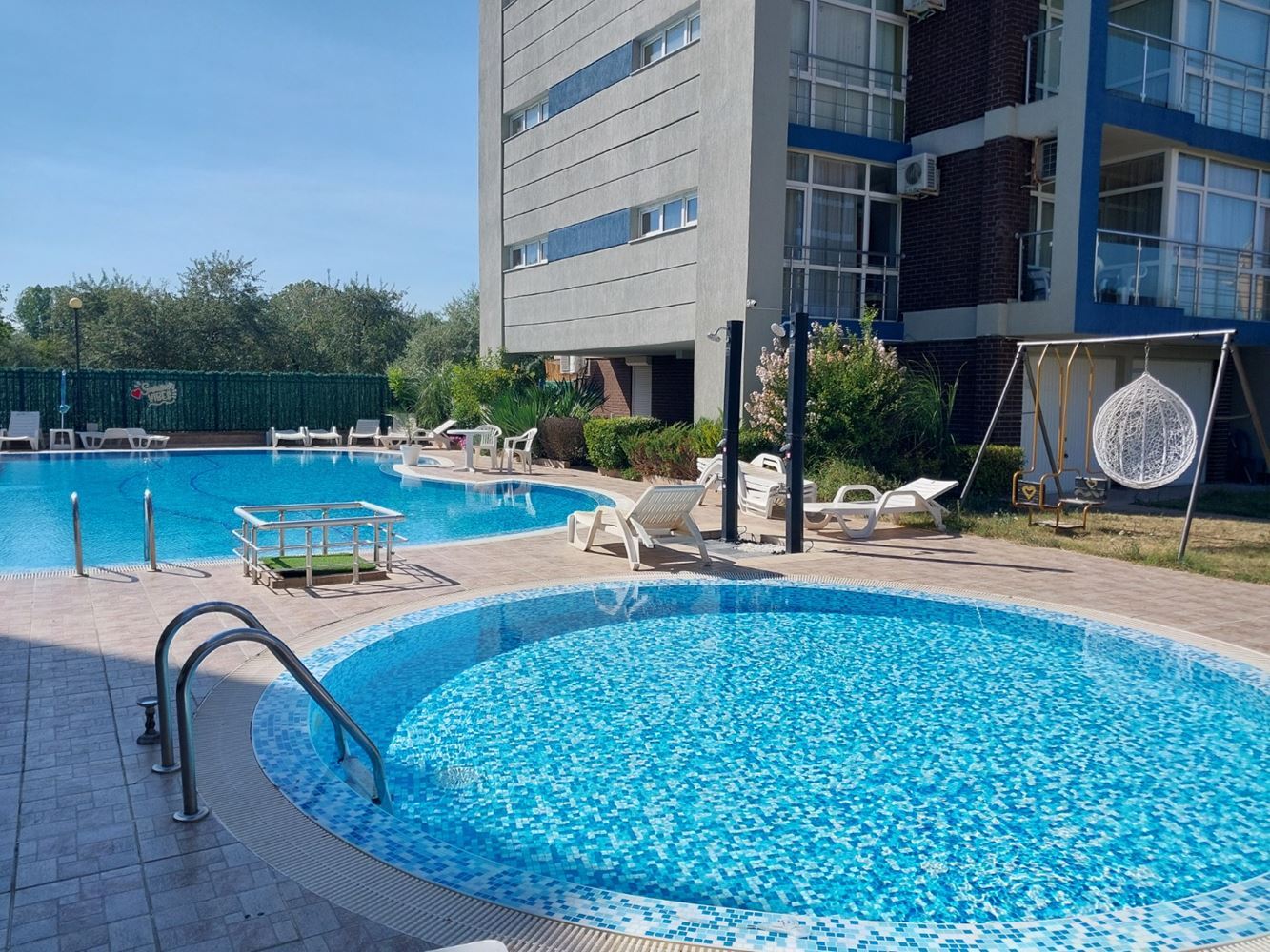 Klidné místo u Cacao Beach: apartmán s jednou ložnicí a dvěma terasami v jižní části Slunečného pobřeží
