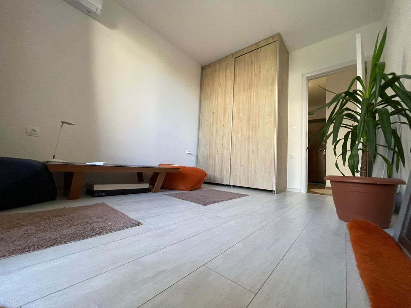 Zařízený apartmán s jednou ložnicí bez poplatku za údržbu v Sarafovu