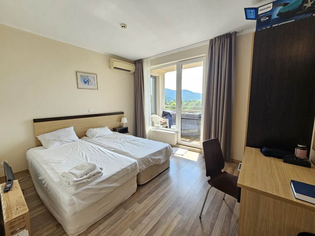 Luxusní apartmán se třemi ložnicemi na první linii u moře v Obzoru – panoramatický výhled na moře a hory