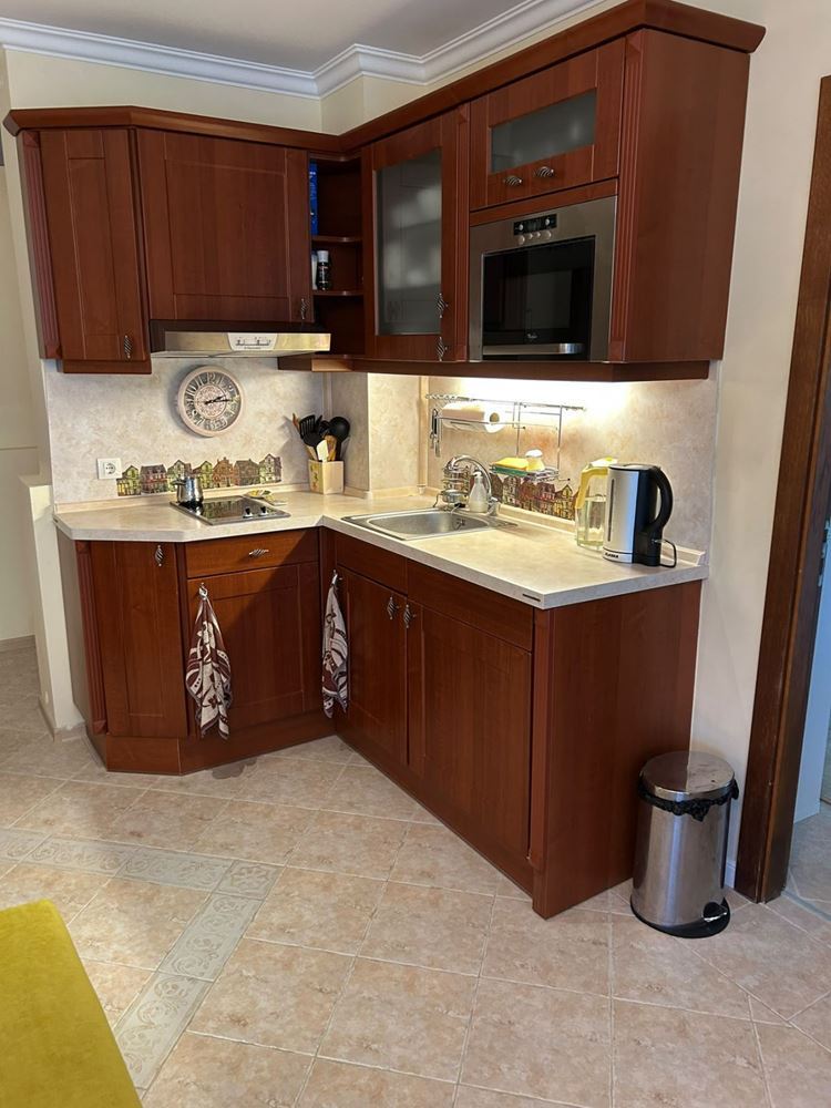 Apartmán se dvěma ložnicemi a výhledem na moře mezi borovicemi – luxus a klid přímo u moře v Sozopolu