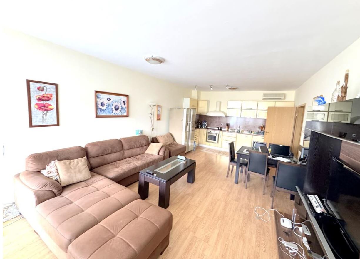 Apartmán se dvěma ložnicemi v první linii u moře v Ravdě – panoramatický výhled na moře a prestižní poloha