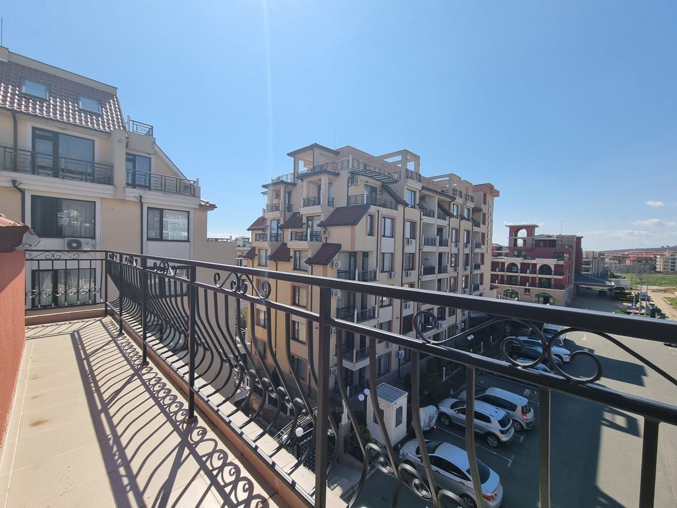 Světlý a moderní byt ve výborné lokalitě – kombinace komfortu, přírody a mořské atmosféry