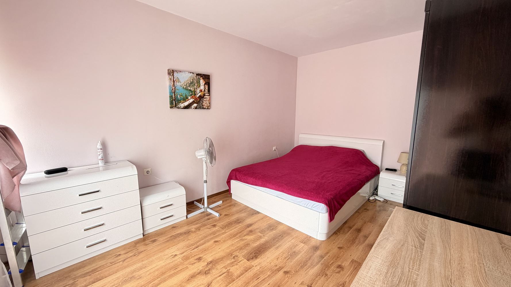 Apartmán s jednou ložnicí v Sunny Beach – klid, zeleň a komfort v srdci letoviska