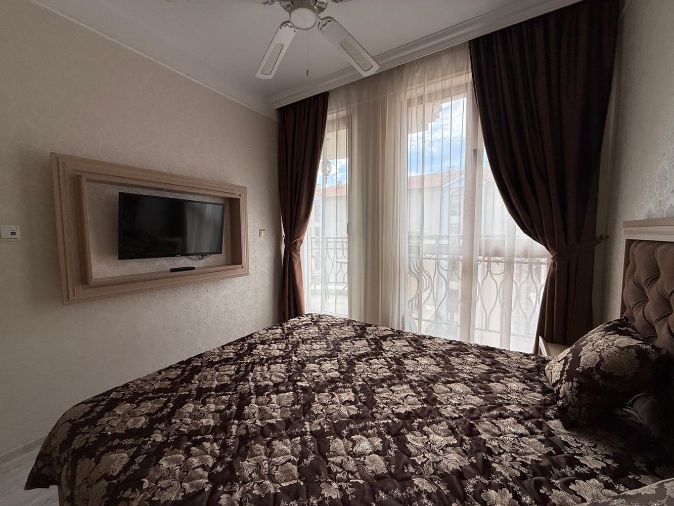 Apartmán s jednou ložnicí v luxusním komplexu ve Slunečném pobřeží s působivými bazény a odpočinkovými zónami