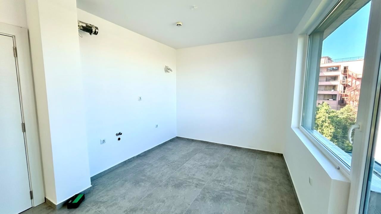 První linie ve Slunečném pobřeží – prostorný apartmán s jednou ložnicí s výhledem na moře, hory a město