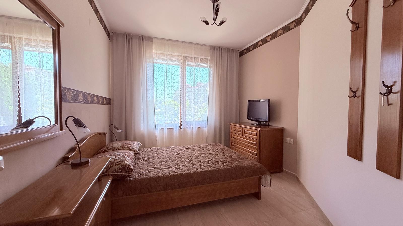 Luxusní dvoupokojový apartmán v komplexu v Nesebaru – 200 metrů od pláže, výhled na bazén a zahradu