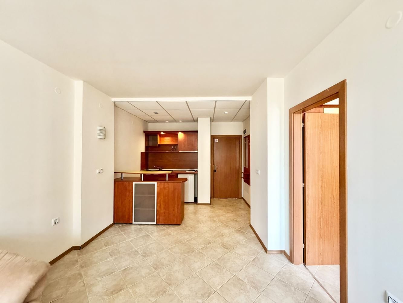 Prostorný apartmán s jednou ložnicí a výhledem na moře ve druhé linii od moře na Slunečném pobřeží