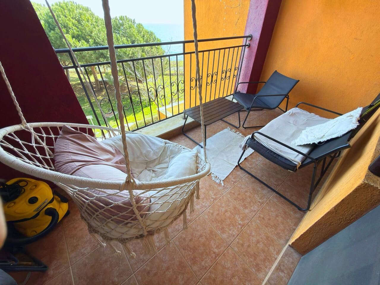 Prostorný třípokojový byt s přímým výhledem na moře v Aheloy – komfort, luxus a pohodlí pro celou rodinu