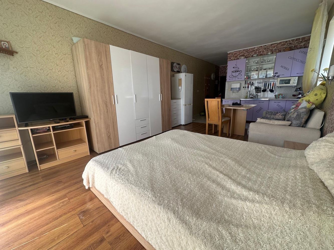 Slunečný Breg – Prostorné studio s výhledem na bazén, 300 m od pláže