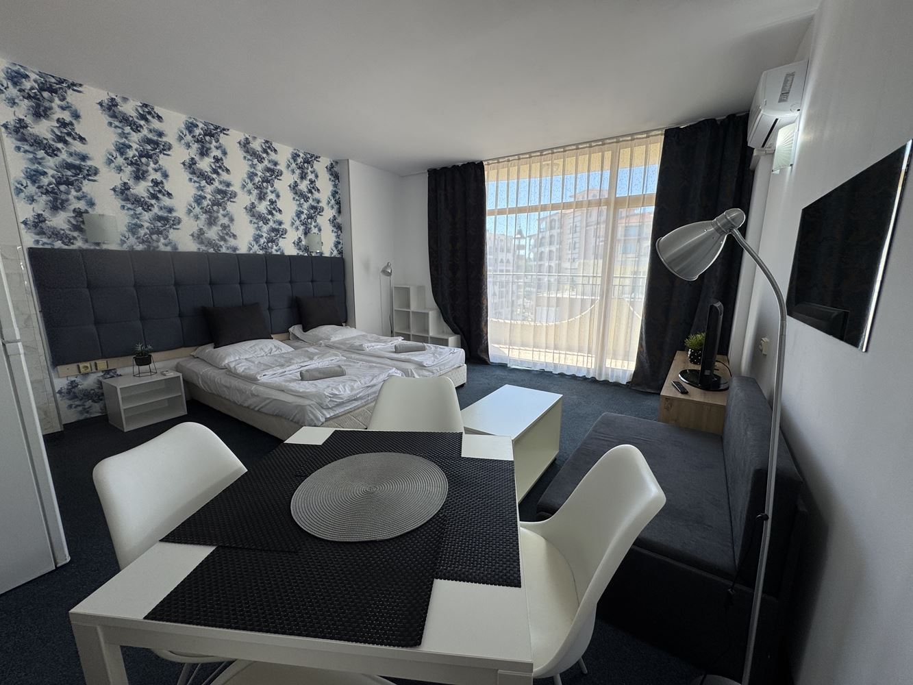 Panoramatické studio jen pár kroků od moře ve Slunečném pobřeží – luxus, komfort a prestižní lokalita