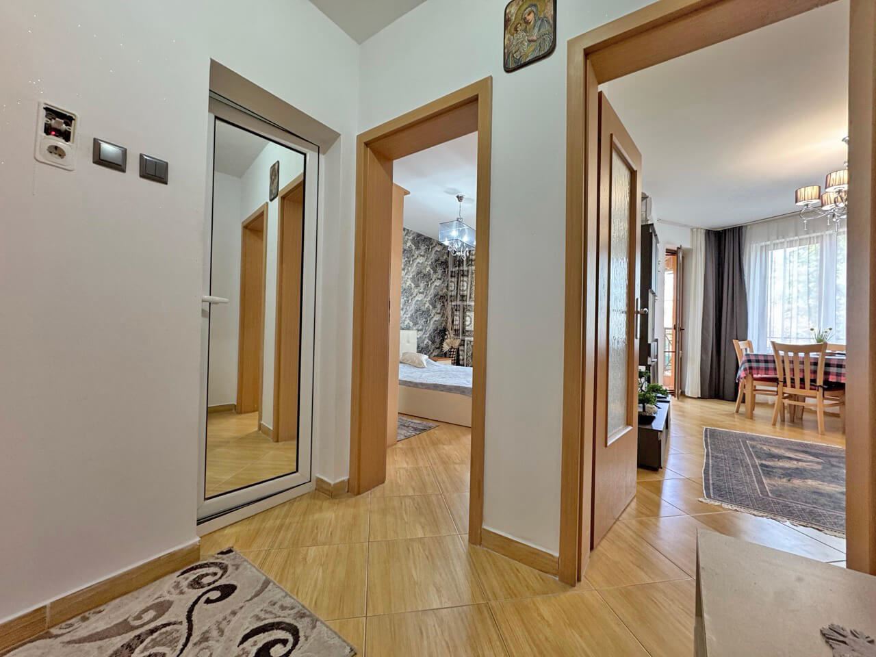 Stylový apartmán s jednou ložnicí s výhledem na bazén v letovisku Slunečné pobřeží