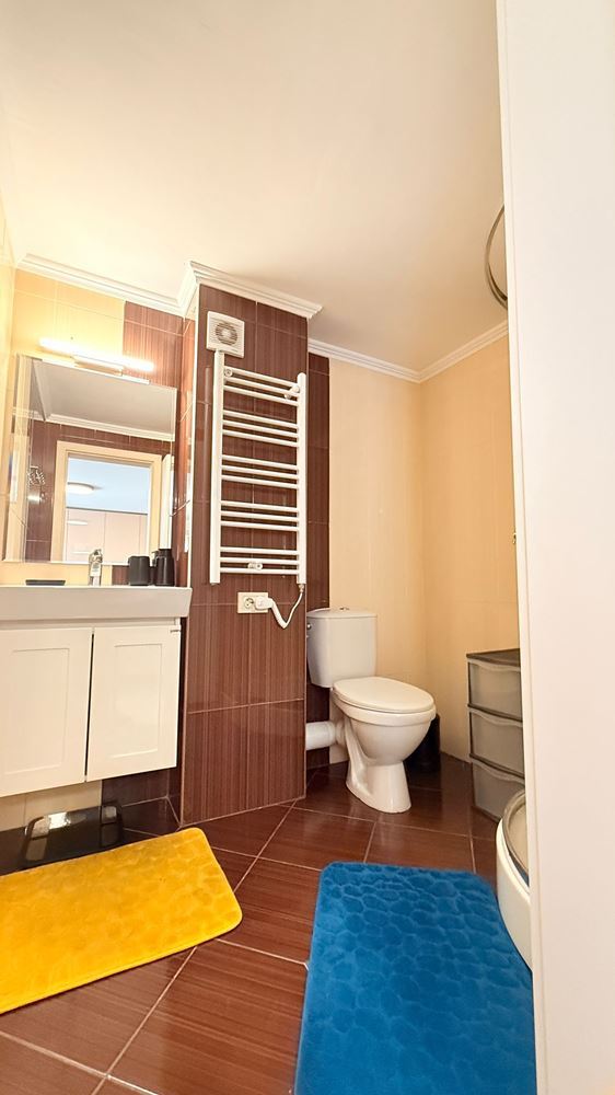 Luxusní mezonet se třemi ložnicemi v srdci Slunečného Pobřeží – prostor, styl a komfort na dvou úrovních